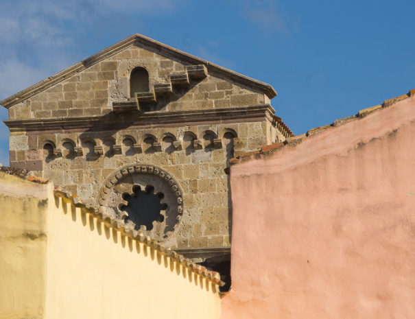 scorcio sulla chiesa nell'antico borgo di di Tratalias