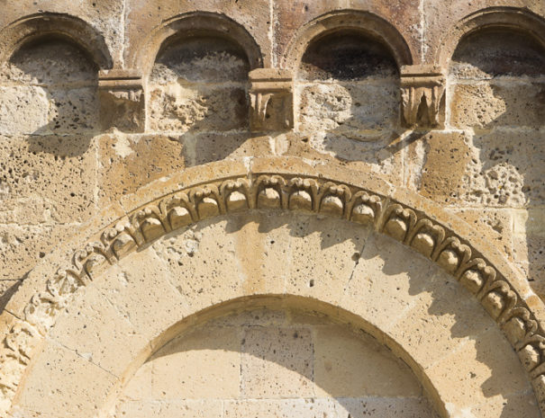 Dettaglio decori architettonici sul fronte della cattedrale